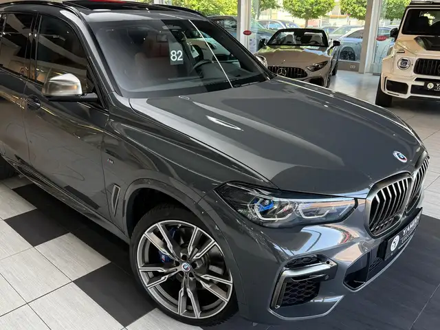BMW X5 M view 6