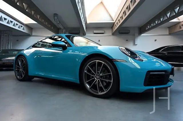 Porsche 992 911 Carrera 4