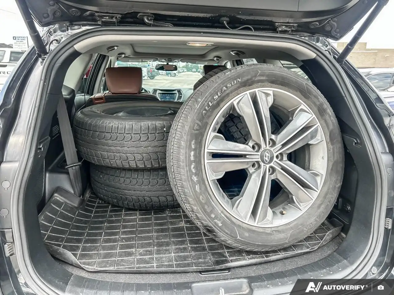 Hyundai SANTA FE photo Hyundai SANTA FE