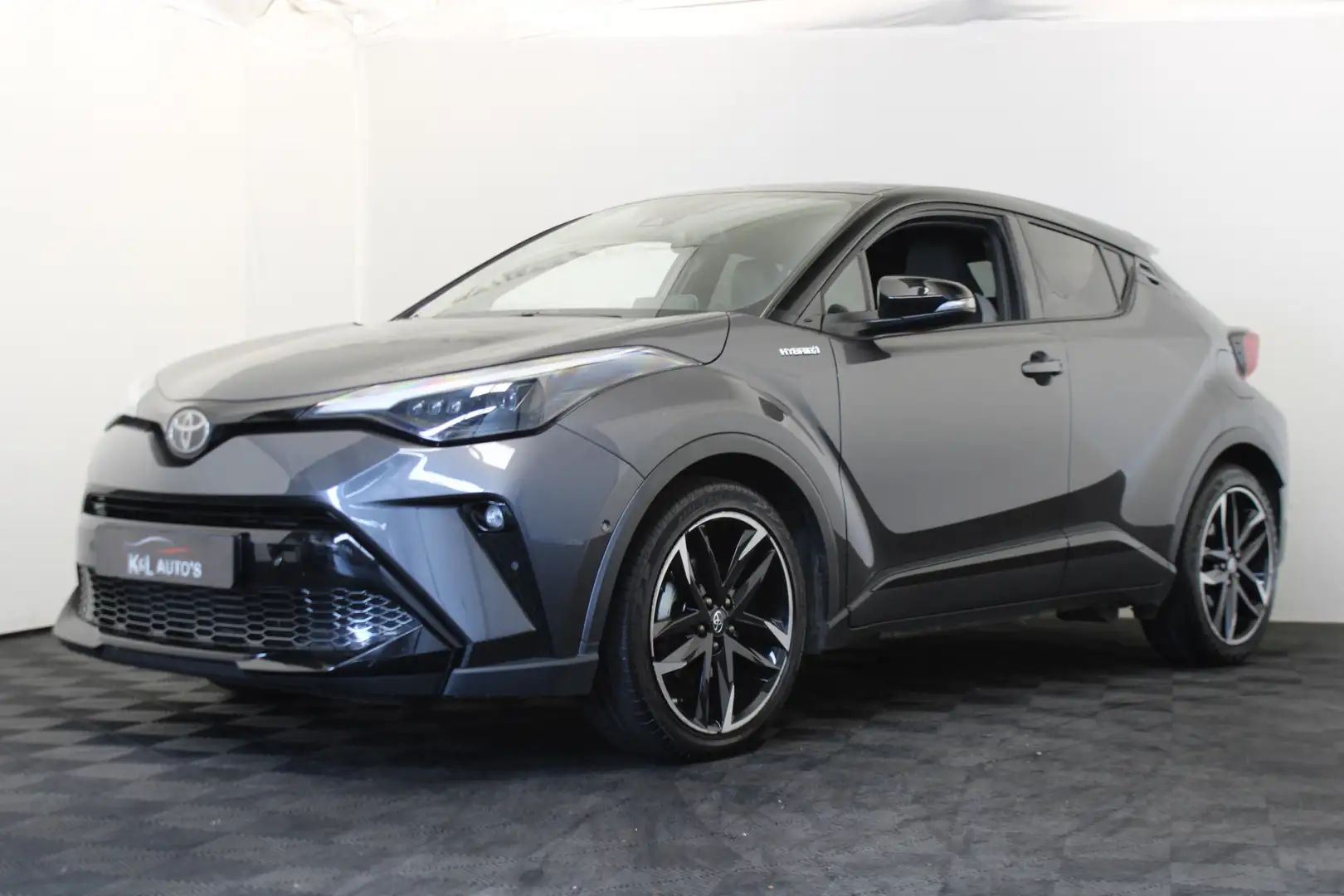Toyota C-HR 2.0 Hybrid Executive gran sport Grijs - 1