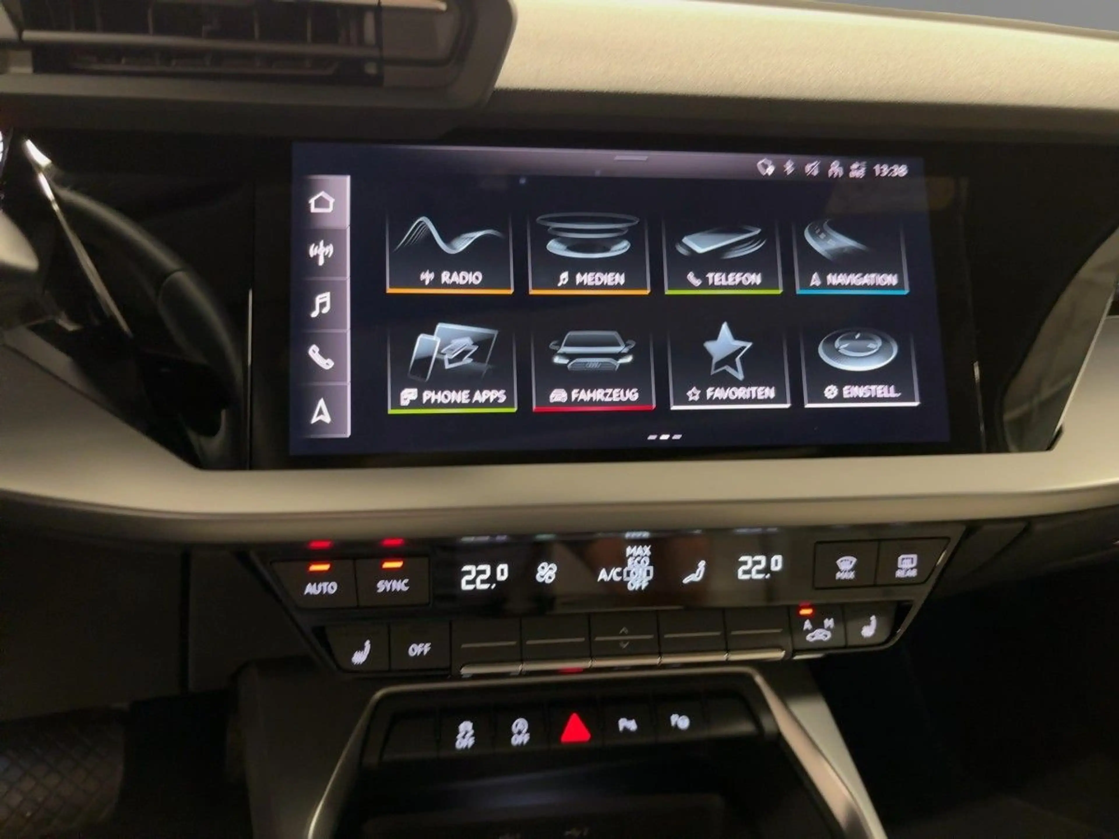Audi A3 30 TFSI S tr. LED NAVI PANO B&O — photo 14