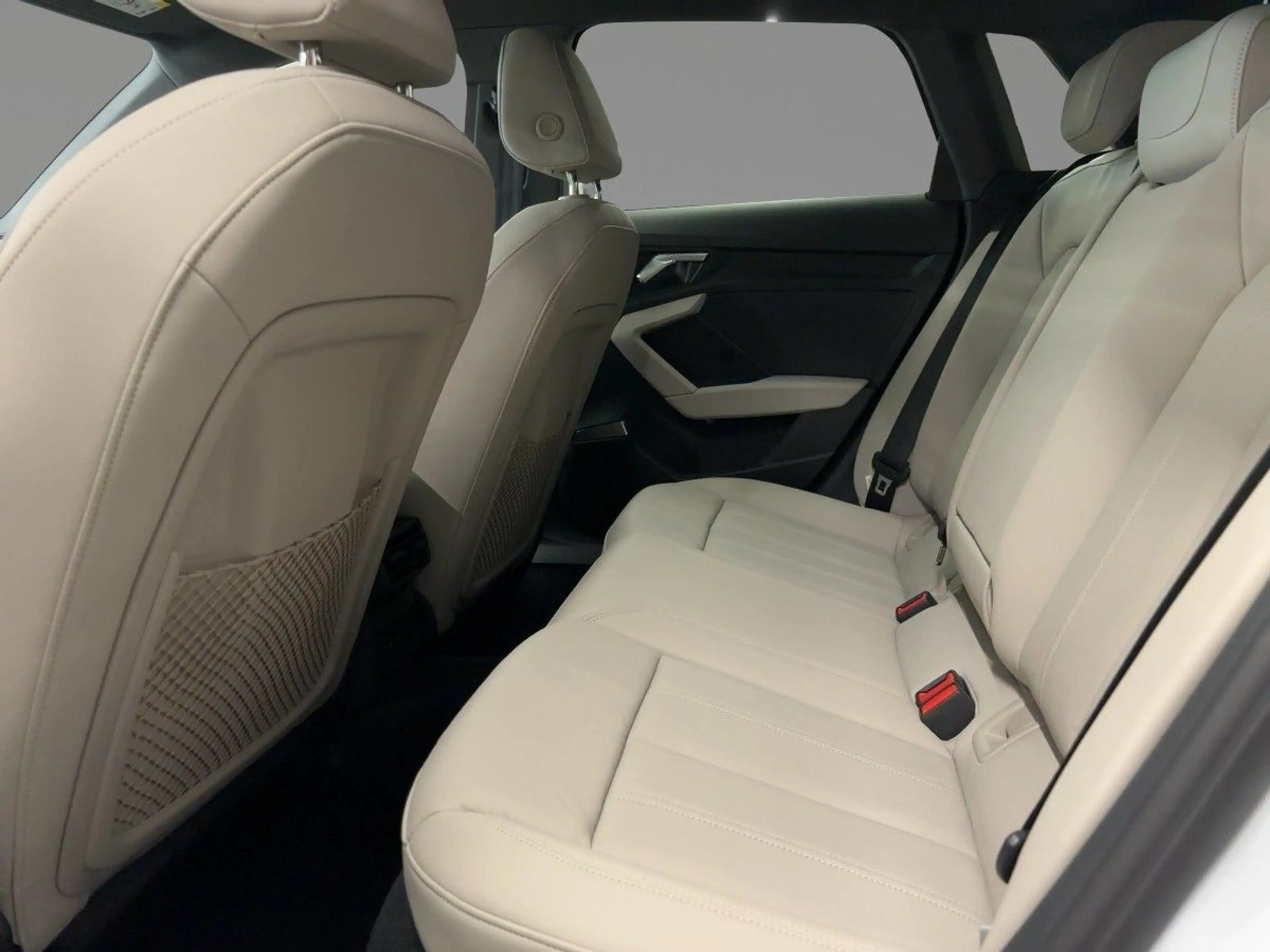 Audi A3 30 TFSI S tr. LED NAVI PANO B&O — photo 11