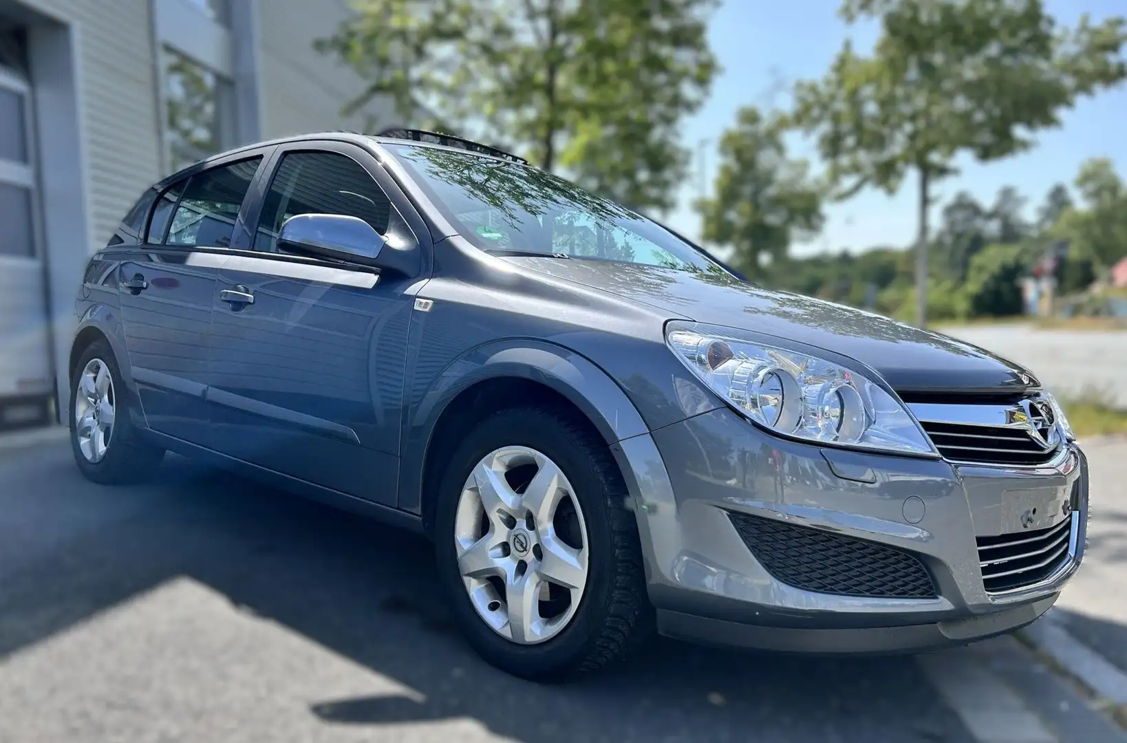 Opel Astra H 1.6 1Hand Voll Scheckheft*Pano'SHD*CatchMe'10/26 Grau - 2