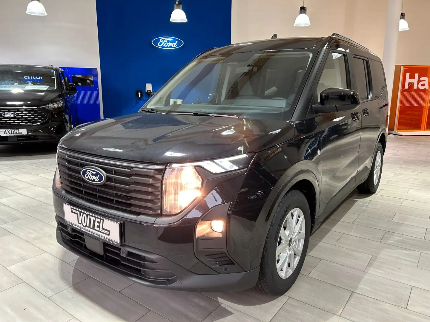 Ford Tourneo Courier Titanium AHK Schwarz - 1