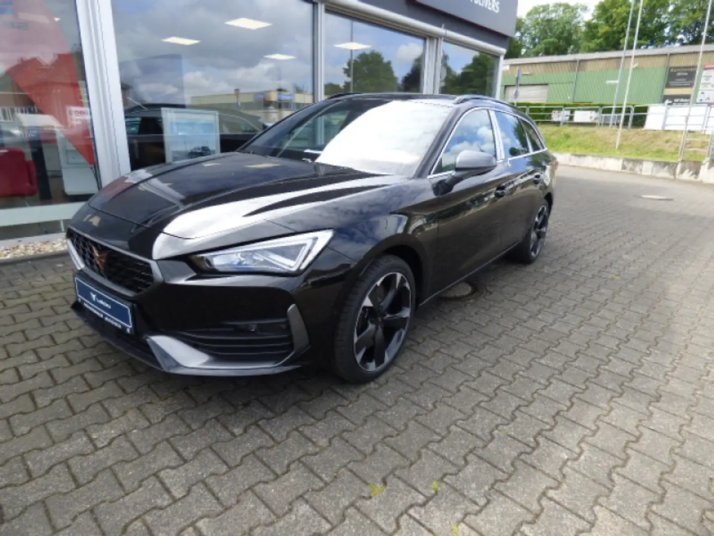 CUPRA Leon Leon Sportstourer 2,0 TSI 180 kW (245 PS) Navi L Zwart - 1