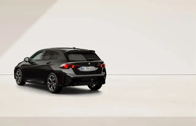 BMW 1 Series view 10
