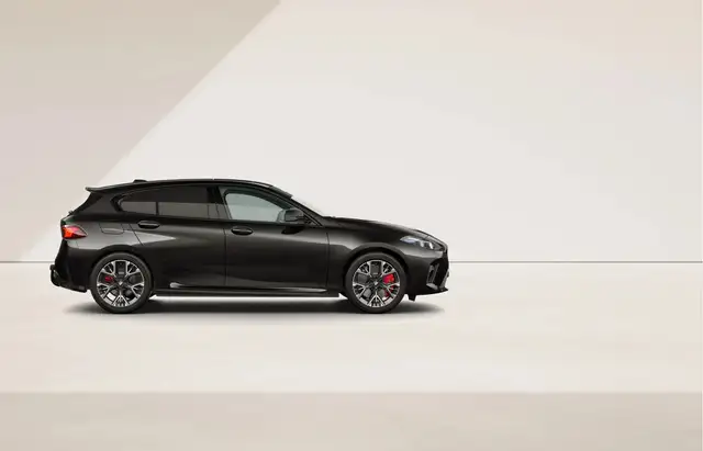 BMW 1 Series view 8