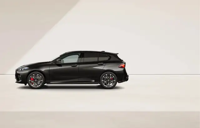 BMW 1 Series view 11