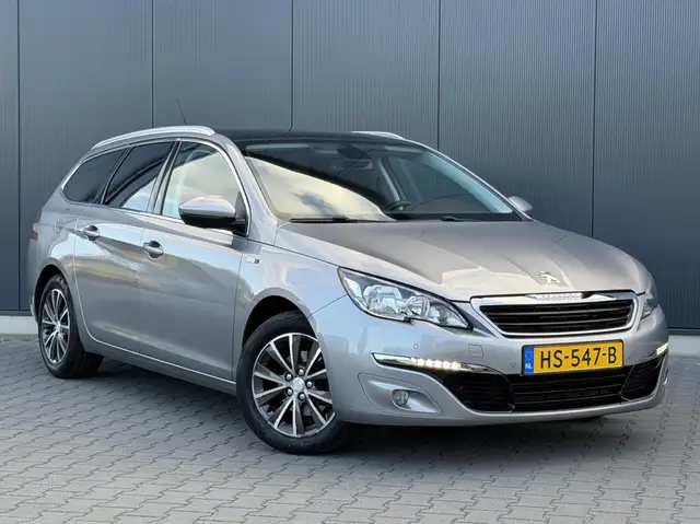 Peugeot 308 view 2