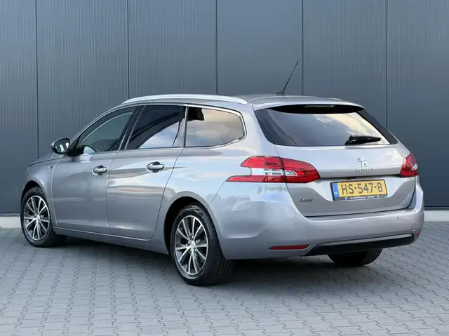 Peugeot 308 view 3