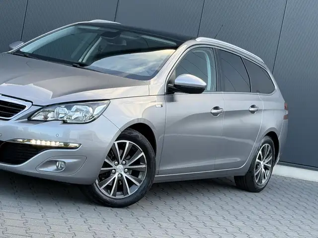 Peugeot 308 view 6