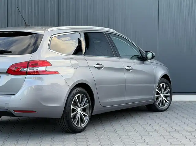 Peugeot 308 view 5