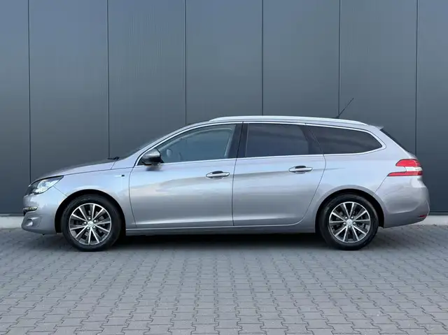Peugeot 308 view 9