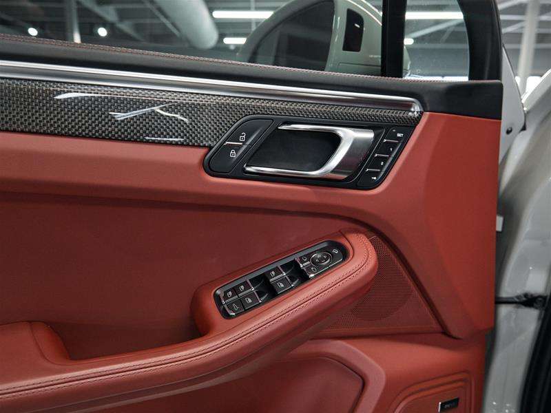 2023 Porsche Macan GTS thumb 26