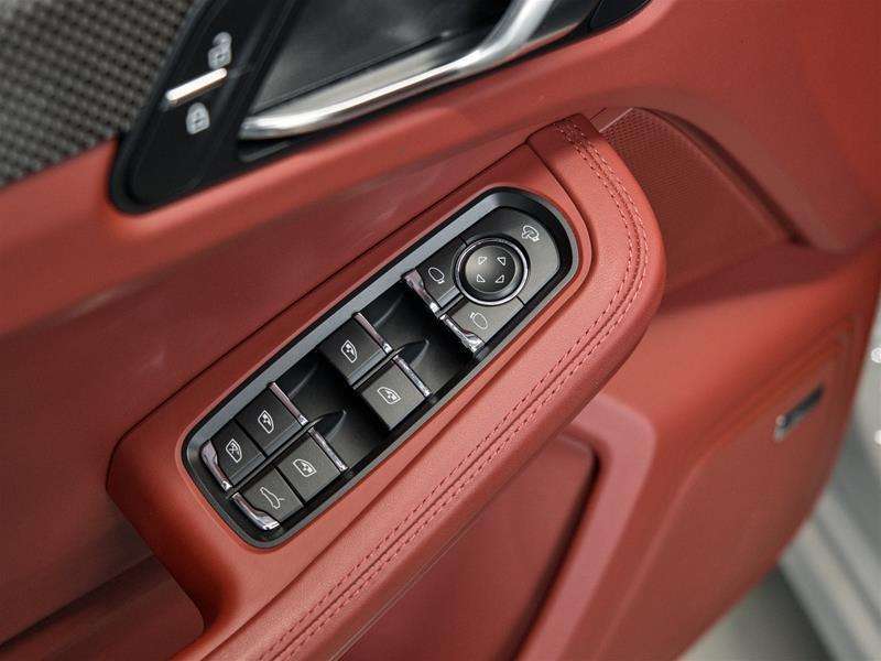 2023 Porsche Macan GTS thumb 28