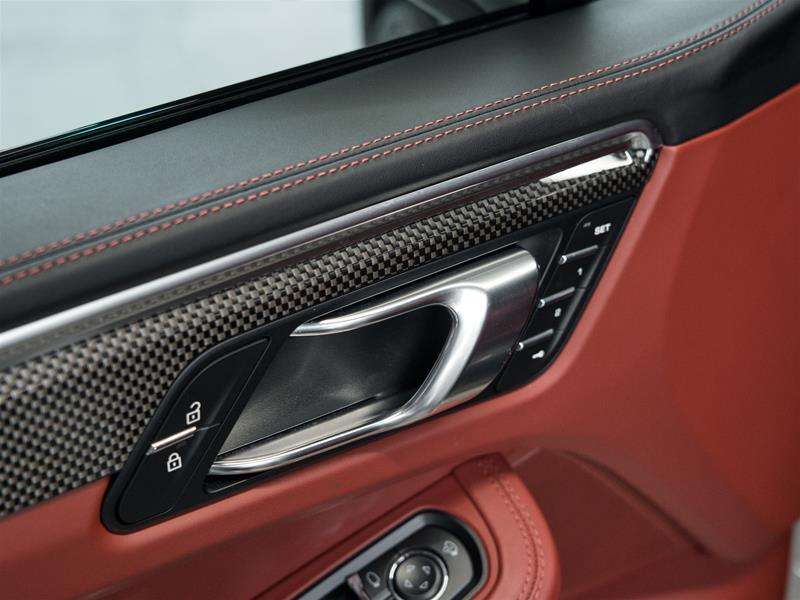 2023 Porsche Macan GTS thumb 27
