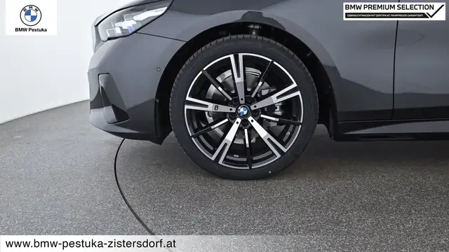 BMW 5 Series view 7