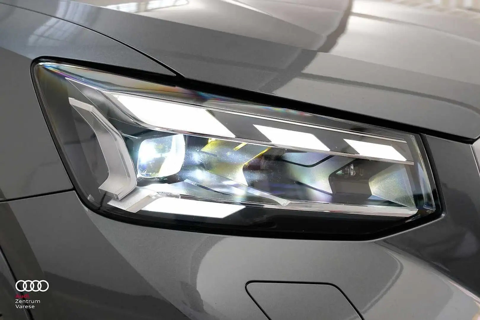 Audi Q2 35 TDI 150CV Stronic Sline Edition Grigio - 2