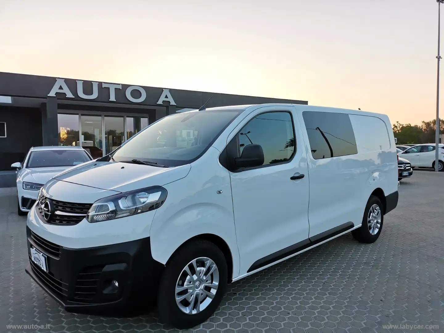 Opel Vivaro VIVARO 2.0D CV 120 ENJOY 6 POSTI N1 Blanc - 1