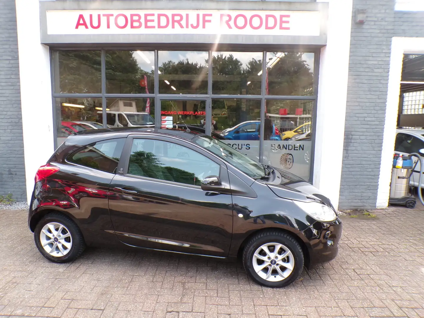 Ford Ka/Ka+ 1.2 *UNIEK* Champions Edition 12.000KM , NIEUW STA Noir - 1