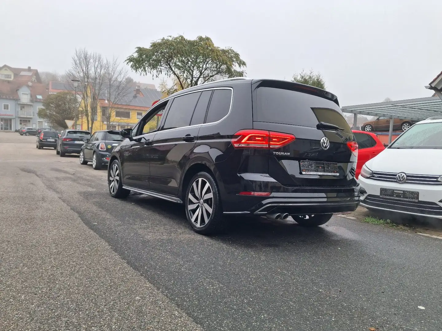 Volkswagen Touran 2.0 TDI SCR R-Line AHK+LED+PANO+KAMERA Schwarz - 2