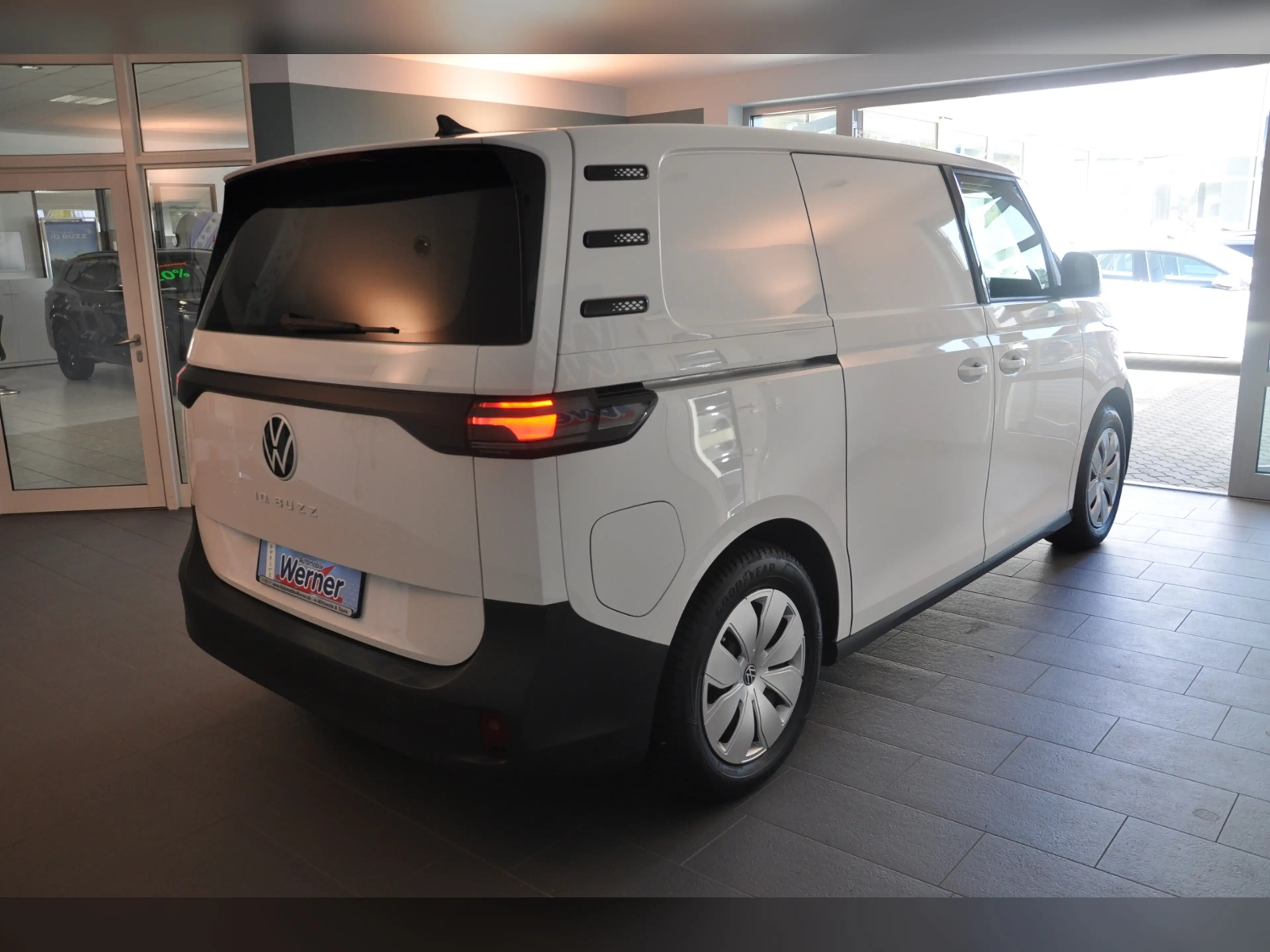 Volkswagen ID. Buzz Cargo 77kWh AHK NaviPro ACC — photo 6