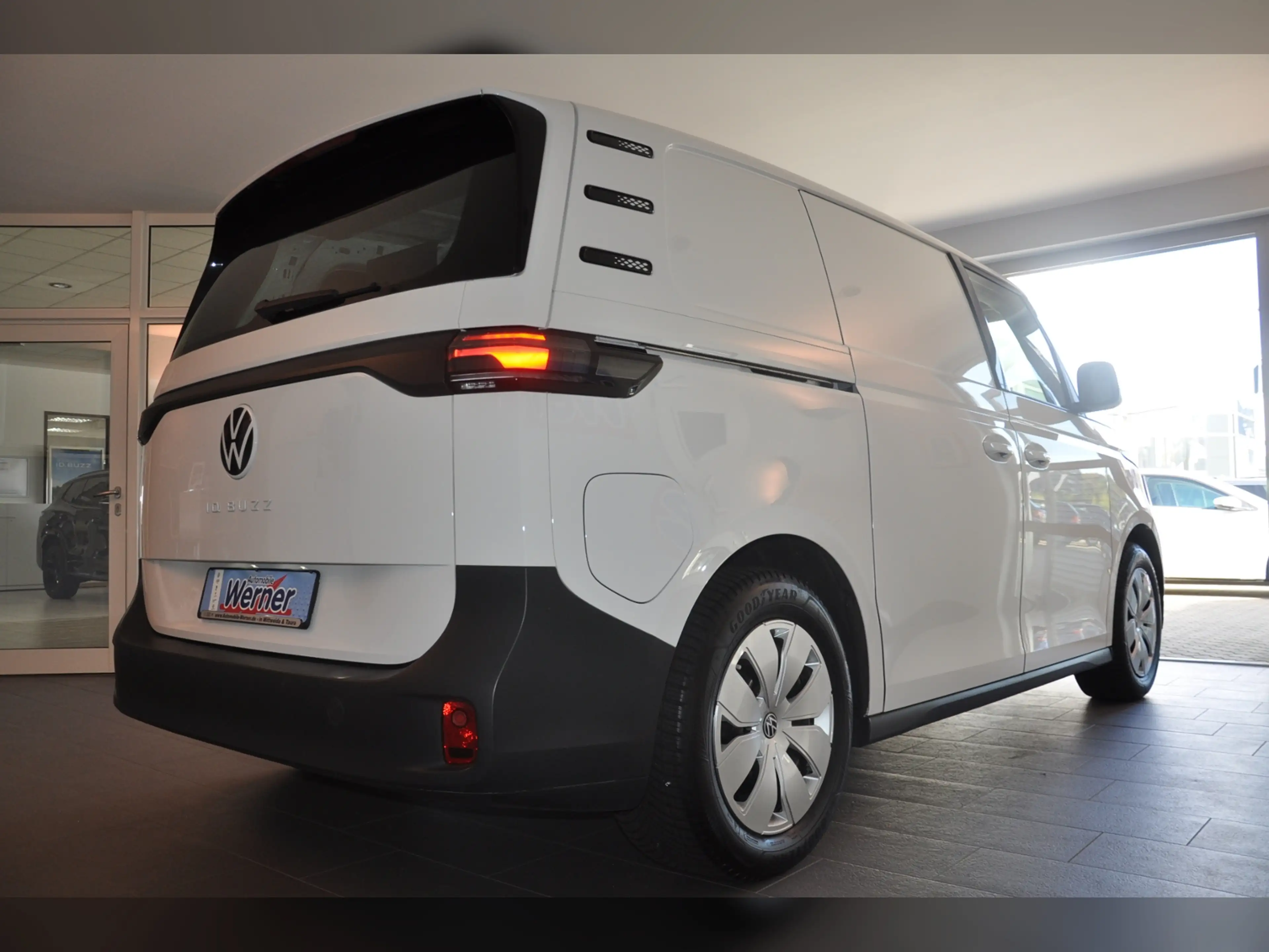 Volkswagen ID. Buzz Cargo 77kWh AHK NaviPro ACC — photo 7