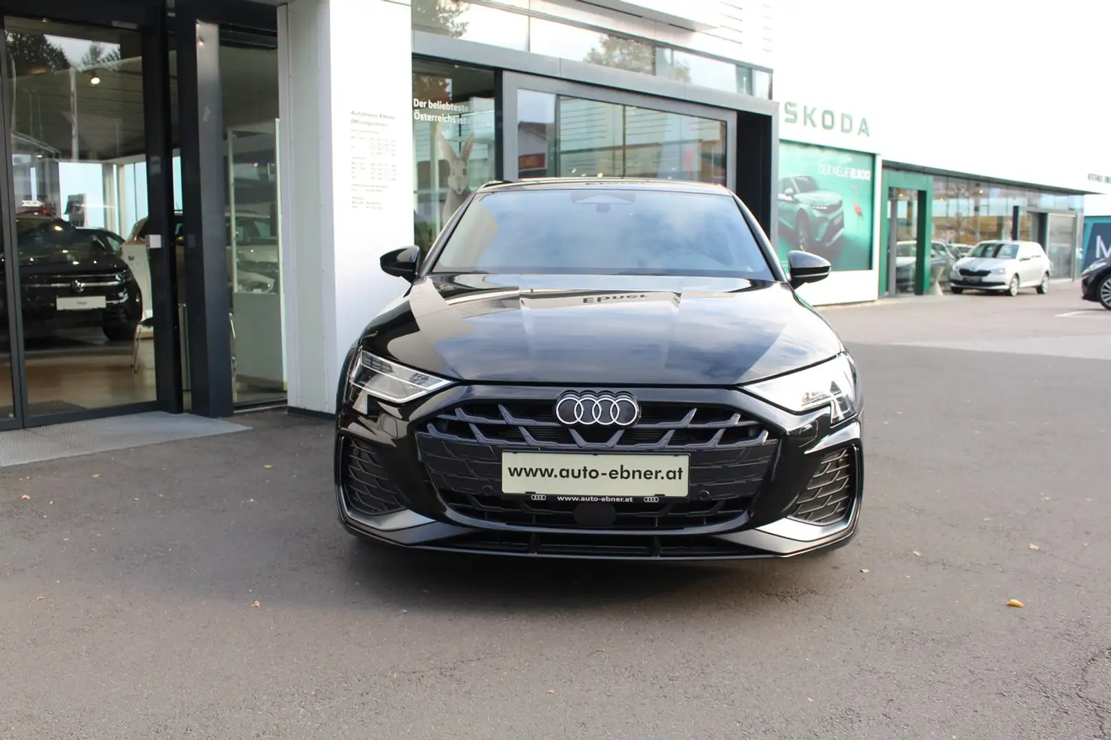 Audi A3 30 TFSI S line Schwarz - 2