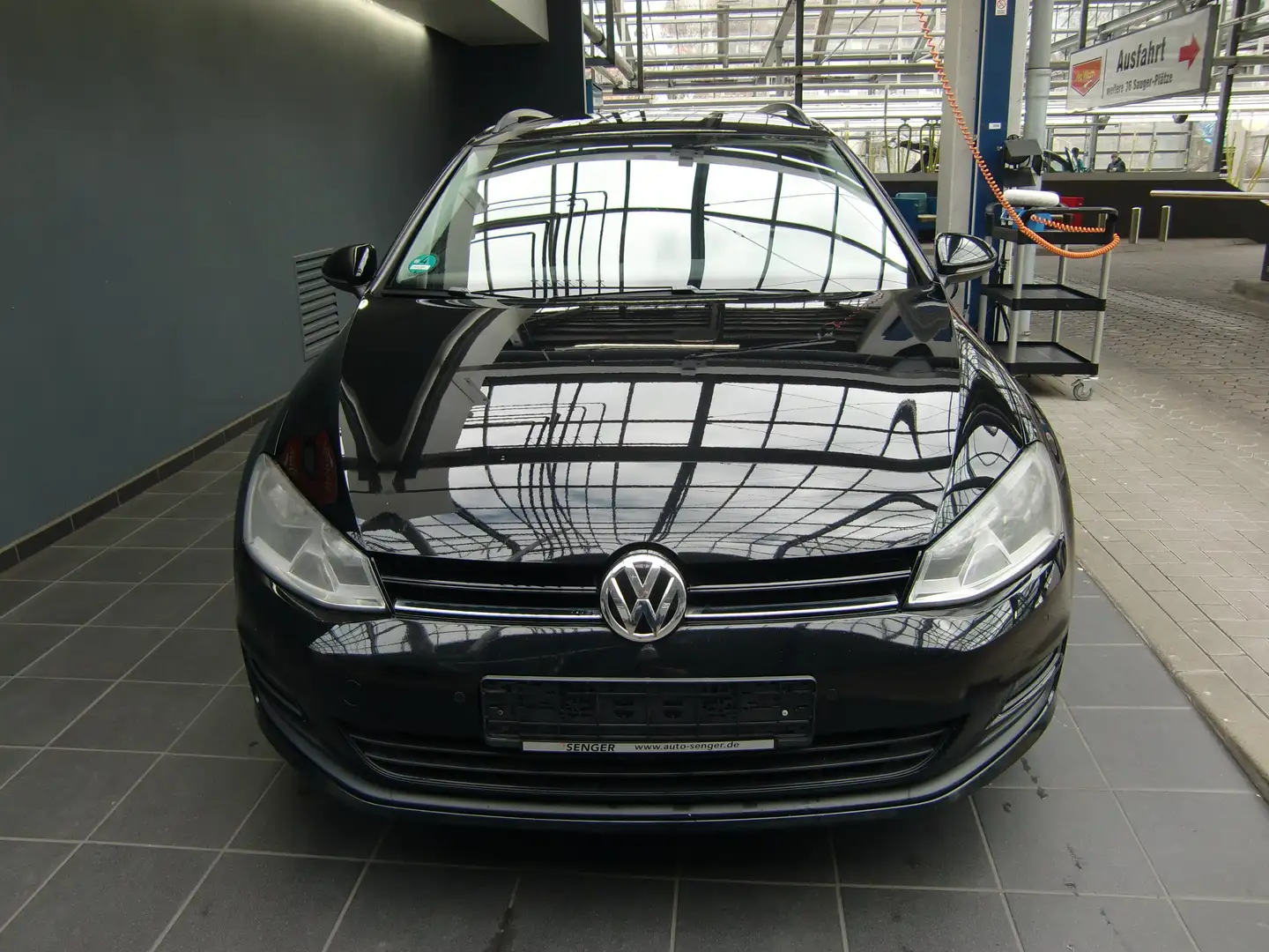 Volkswagen Golf Variant 1.6 TDI BlueMotion Technology Comfortline crna - 1