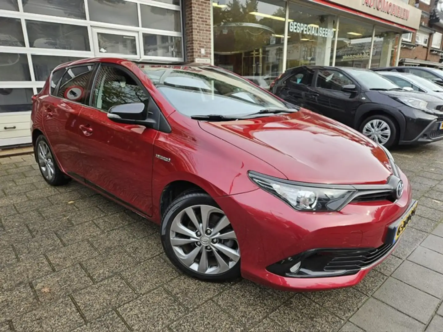 Toyota Auris 1.8 Hybrid Dynamic Navi/Pdc/Trekhaak Rood - 2