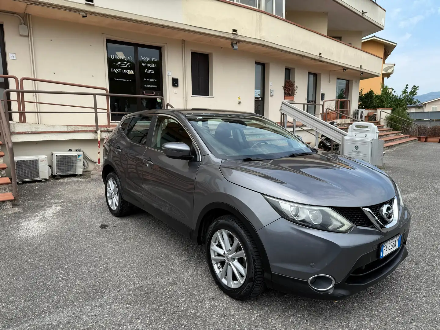 Nissan Qashqai Qashqai II 2014 1.2 dig-t Business 115cv E6 Gris - 1
