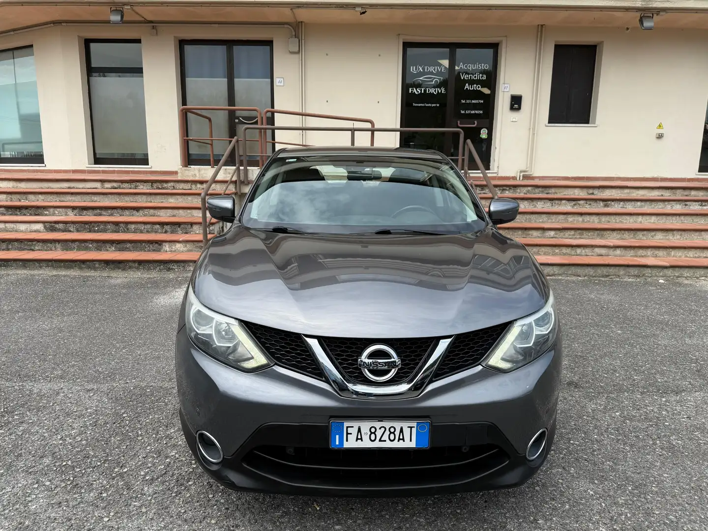 Nissan Qashqai Qashqai II 2014 1.2 dig-t Business 115cv E6 Gris - 2