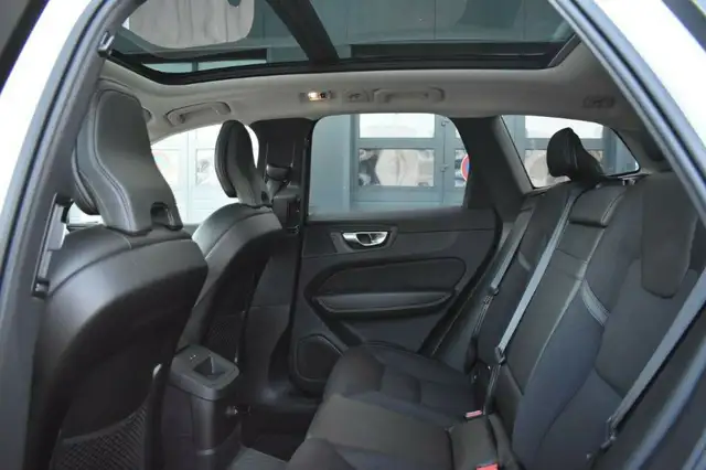 Volvo XC60 view 10