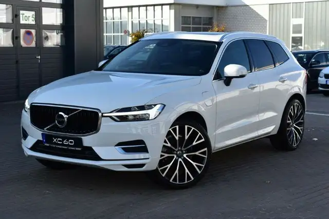 Volvo XC60 view 2