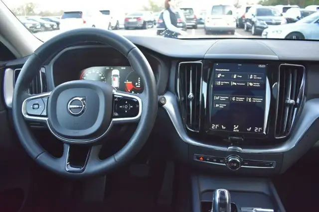Volvo XC60 view 13