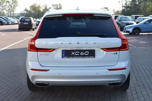 Volvo XC60 view 6