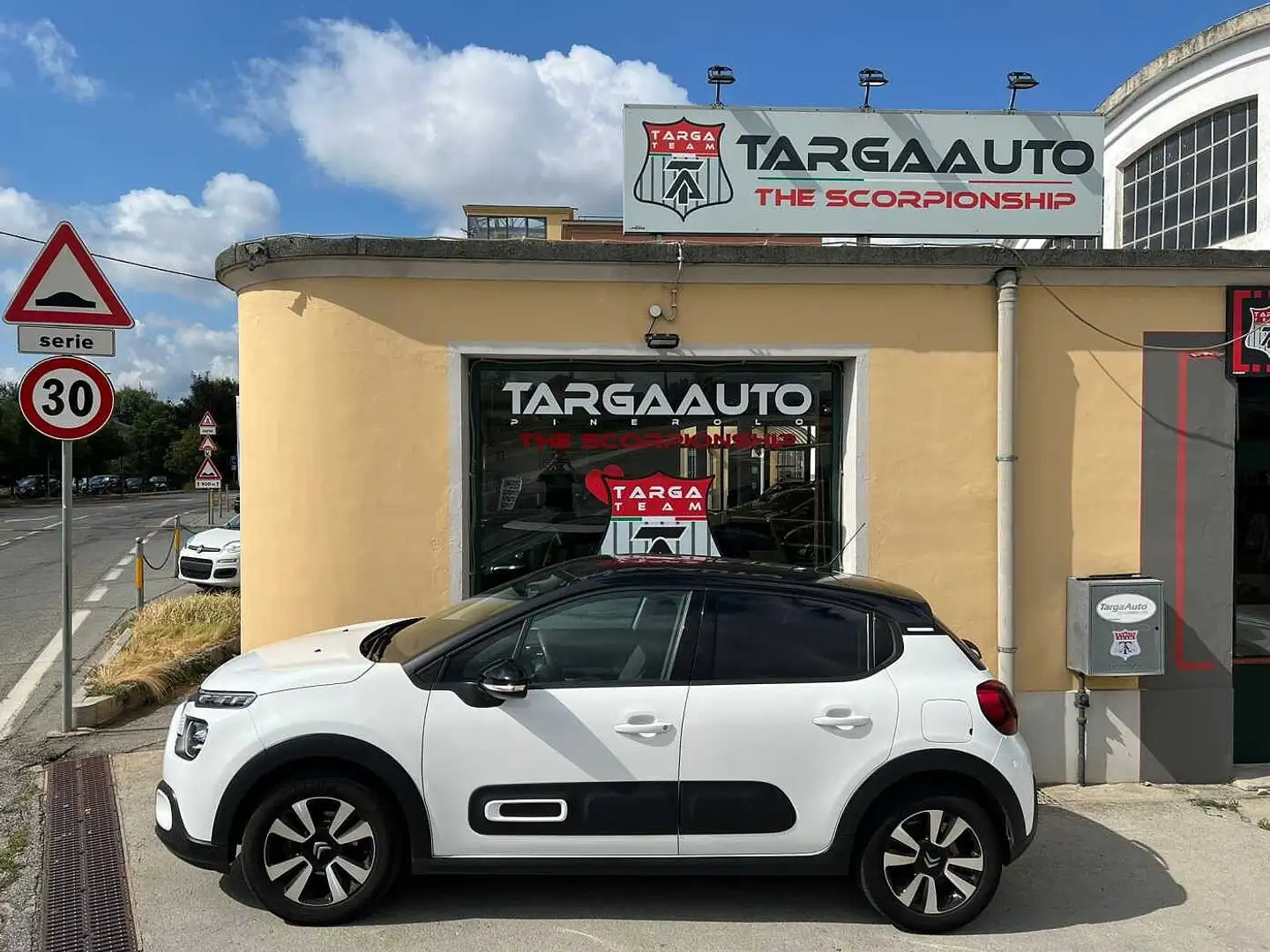Citroen C3 PureTech 83 S&S Shine GPL Weiß - 2
