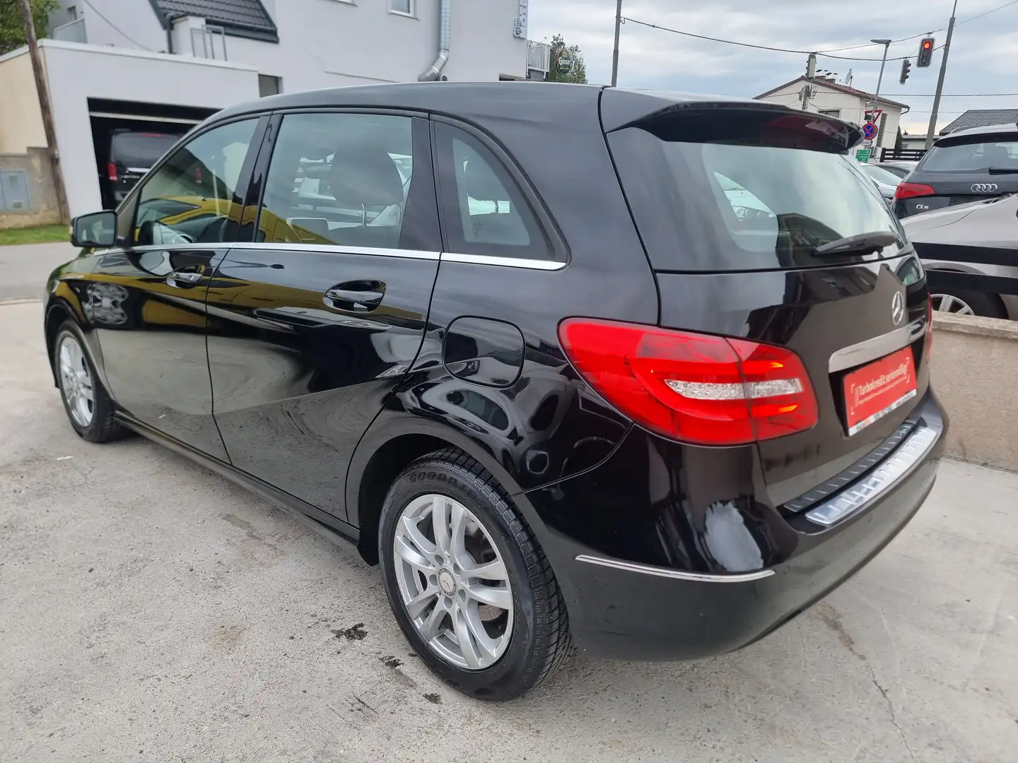 Mercedes-Benz B 200 Automatik BlueEfficiency W 246 Schwarz - 2