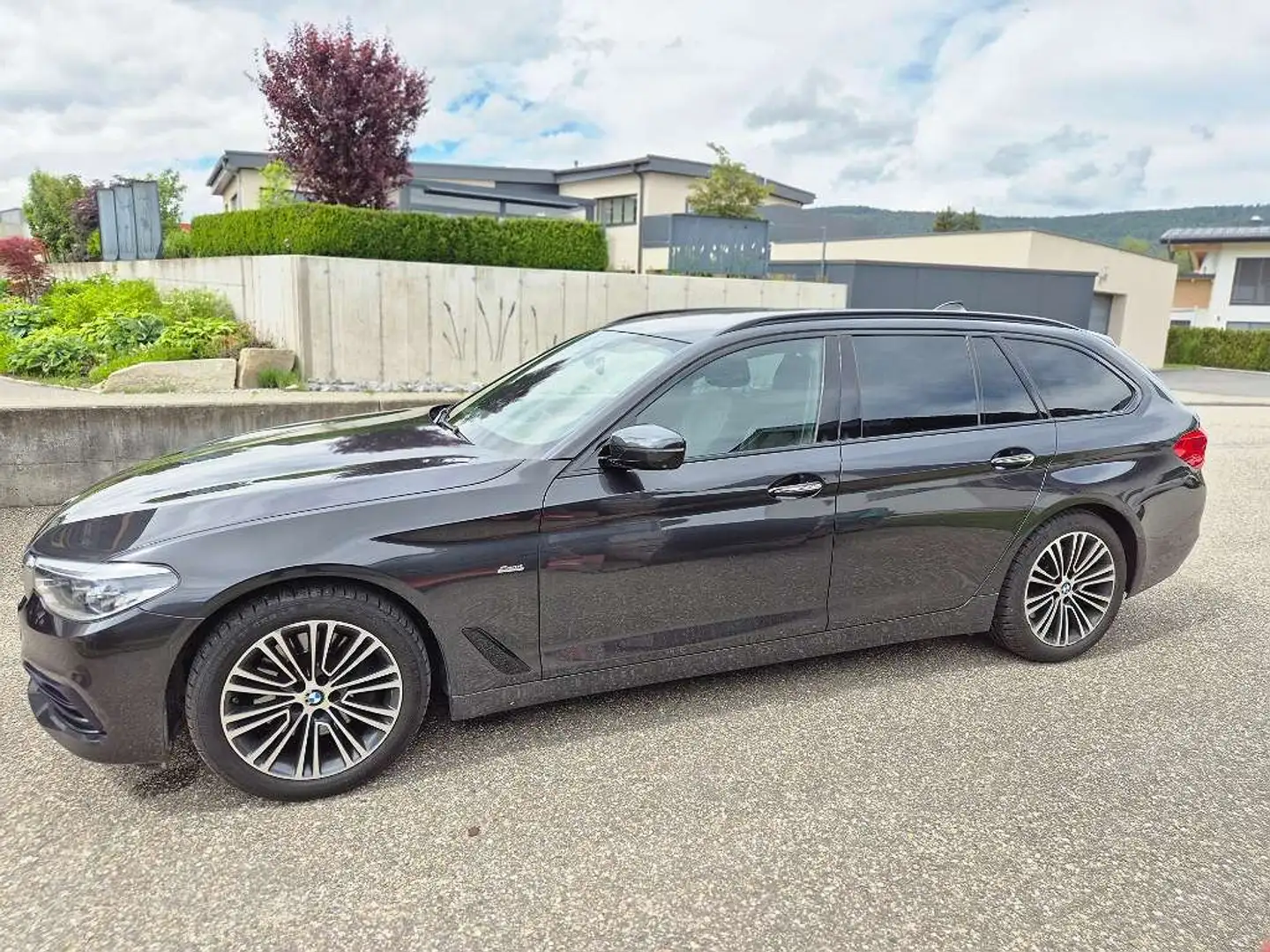 BMW 530 530d xDrive Touring Aut. Grau - 1