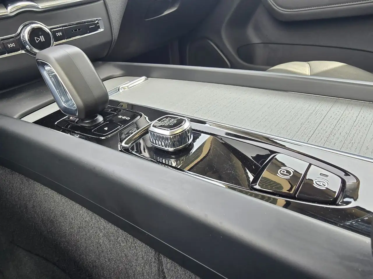 Volvo XC60 снимка Volvo XC60