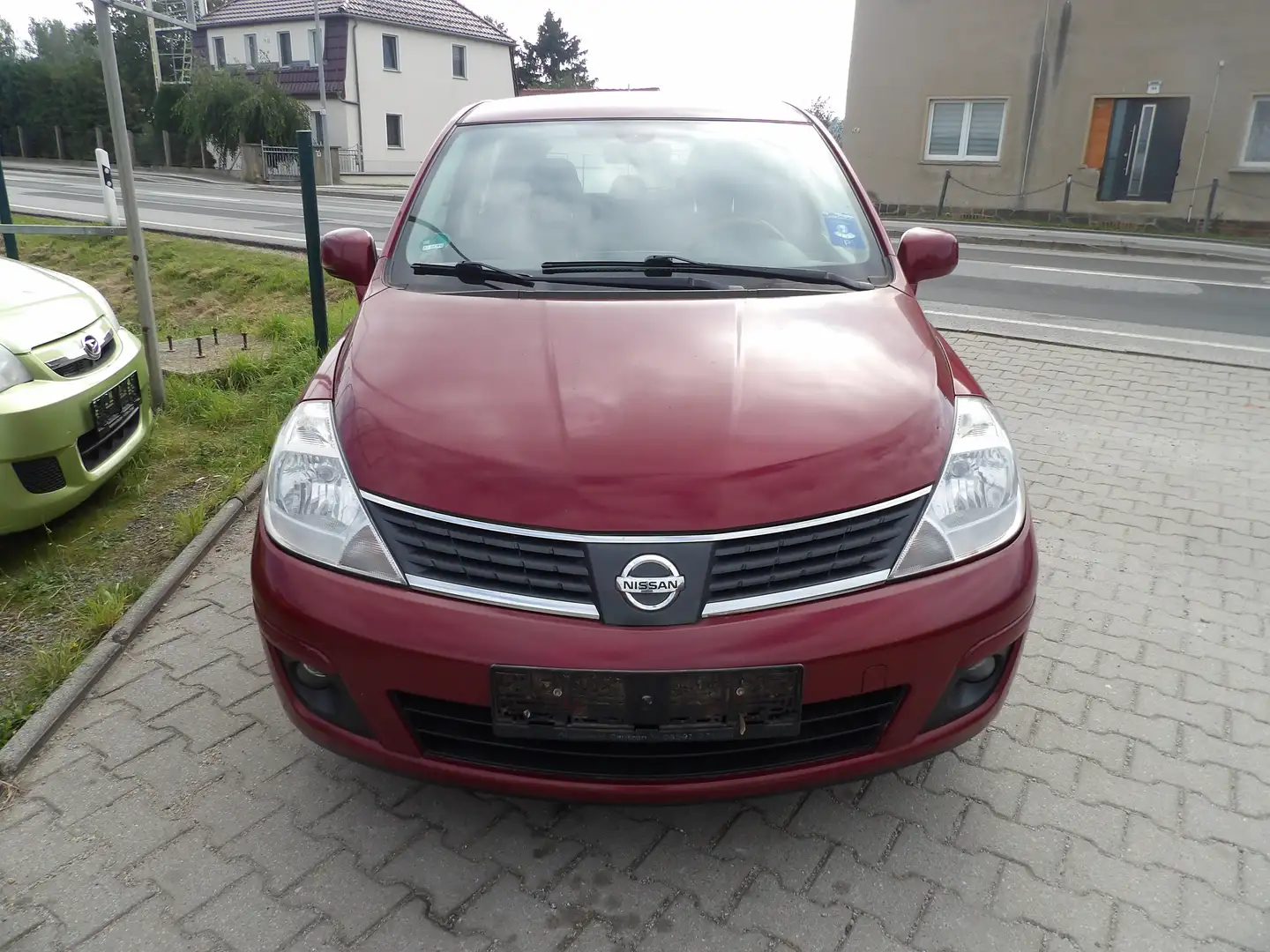 Nissan Tiida Tiida Fließheck 1.6 visia, Klima. HU-AU NEU Червоний - 2