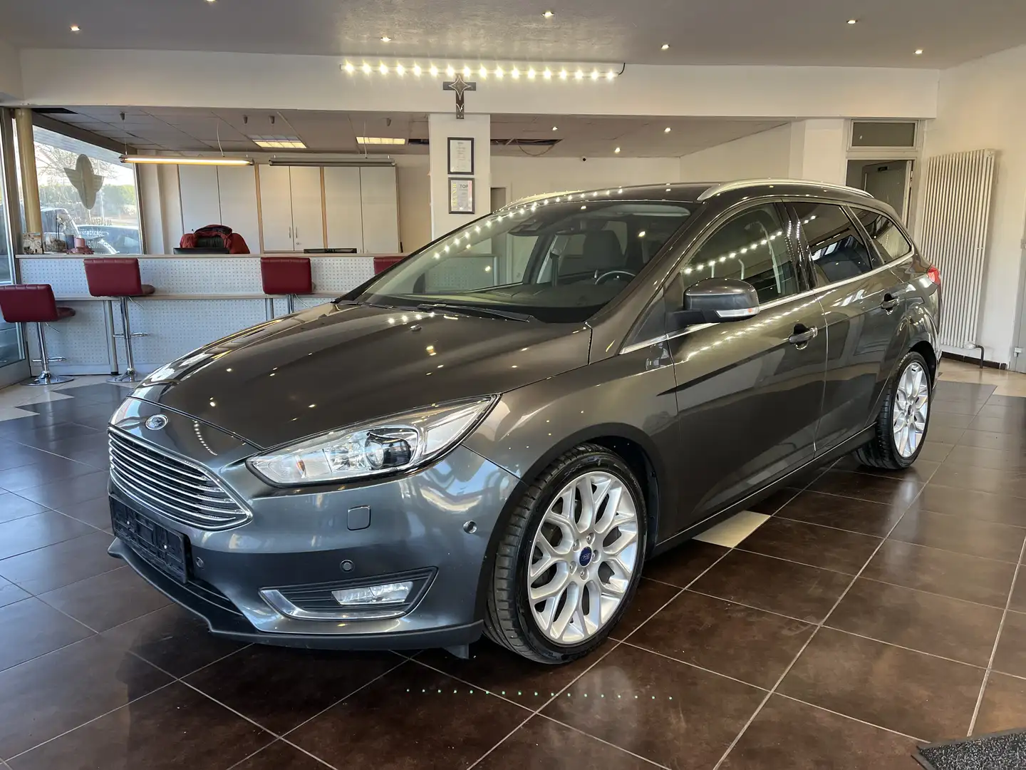 Ford Focus Titanium*SHZ*RFK*TPM*Automatik*TOP*Navi Grau - 1