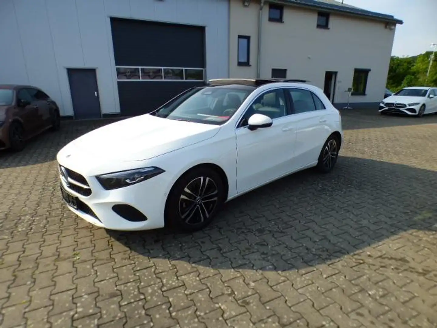Mercedes-Benz A 180 Progressive Line Advanced Panoramaschiebedach M... Blanc - 2