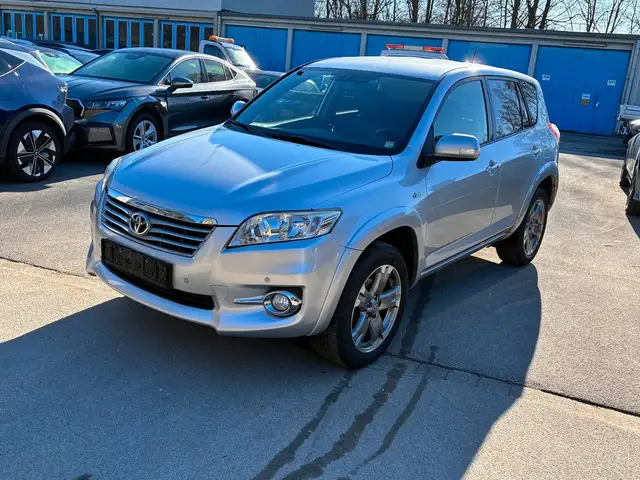 Toyota RAV4 2.2 D-4D 4x4 Automatik Executive