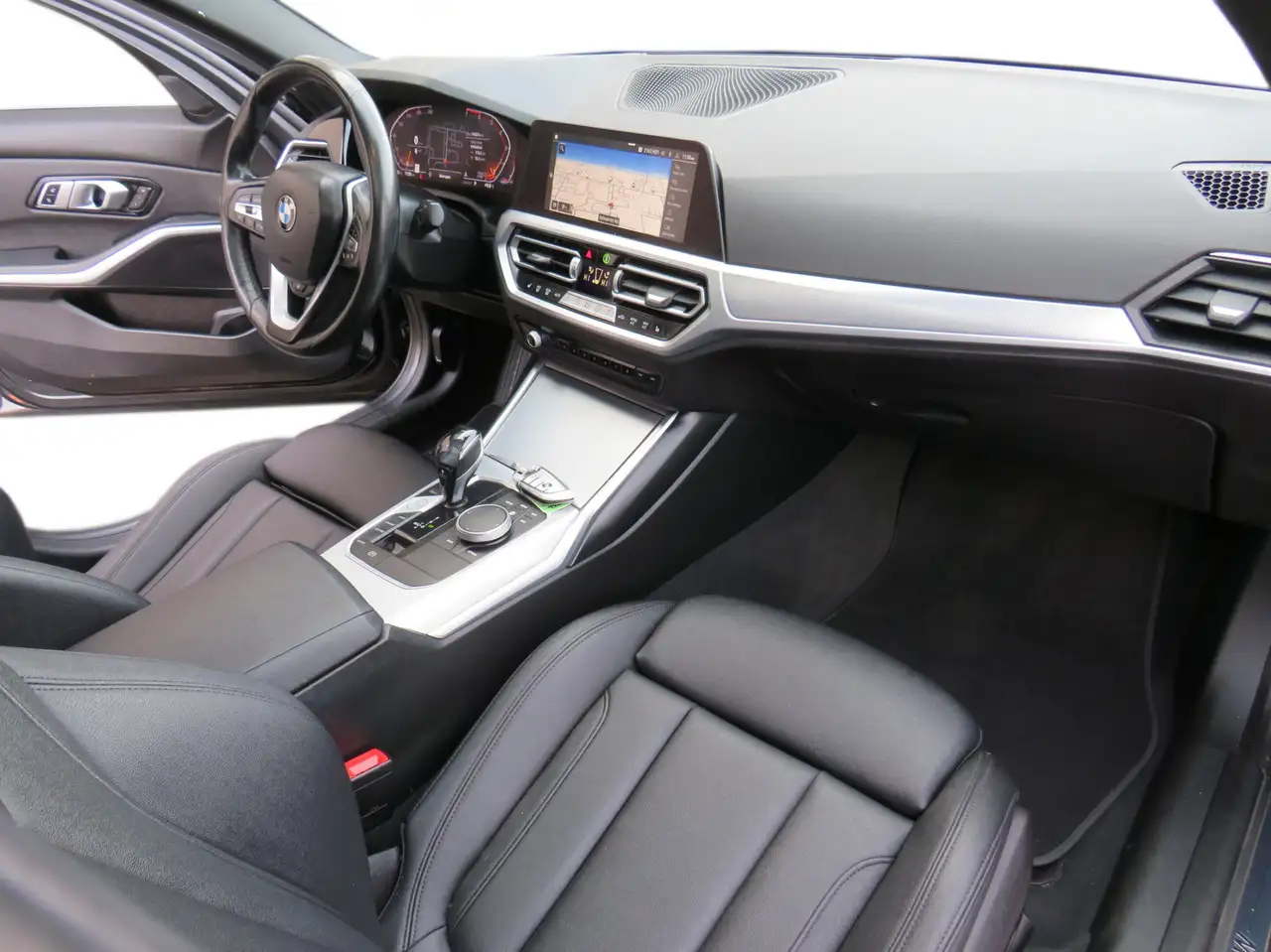 BMW 3 Series снимка BMW 3 Series