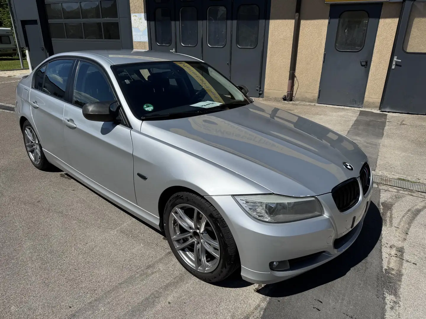 BMW 318 318i (143PS) Klimaauto/SH/17"ALU 2.0 105kW (143) Stříbrná - 1