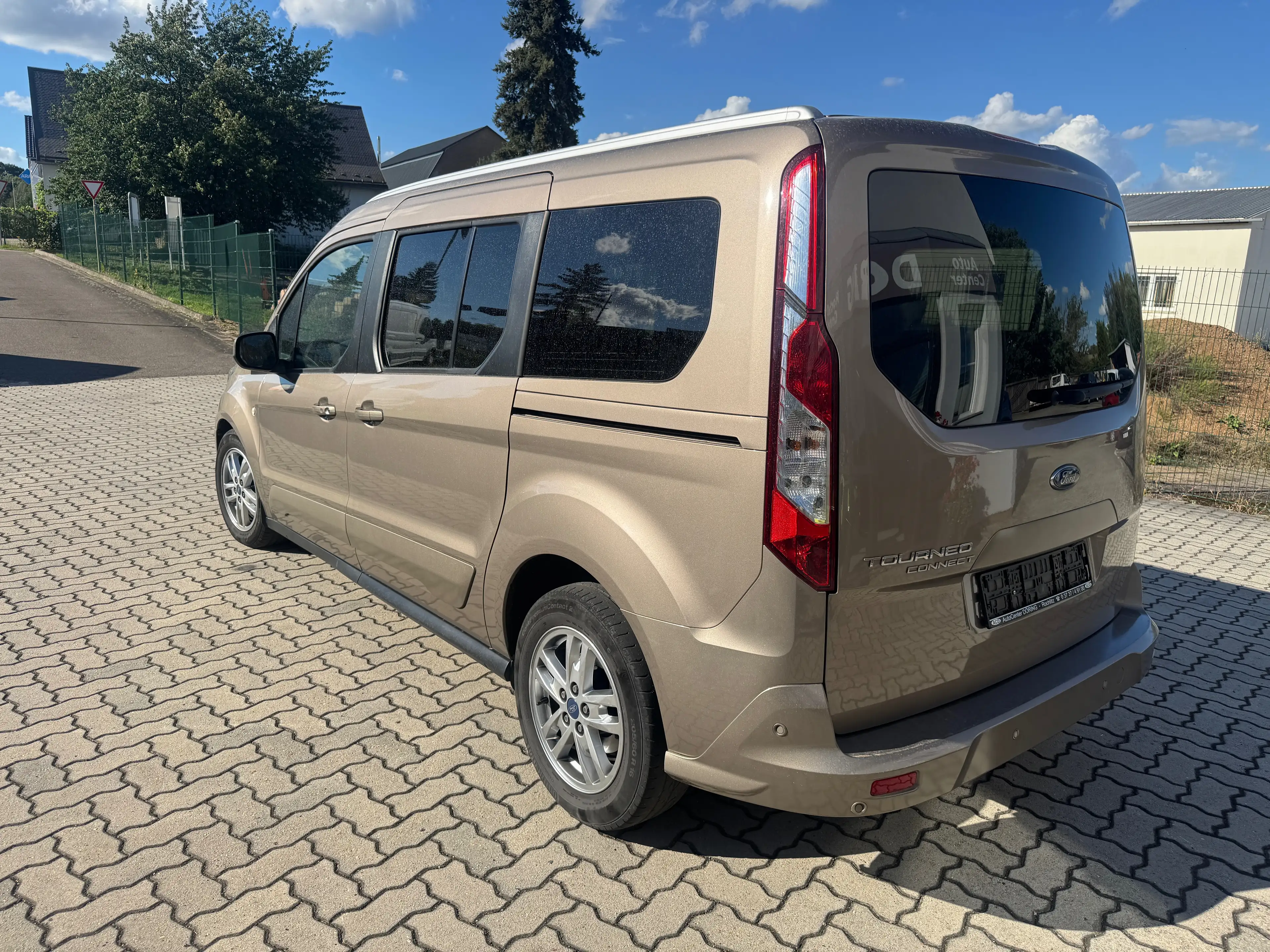 Ford Tourneo Connect Tourneo Connect Diesel Grand 1.5 EcoBlue Aut. Start/Stop Titanium Dach PCD Sitzheizung Kamera Lang — photo 8