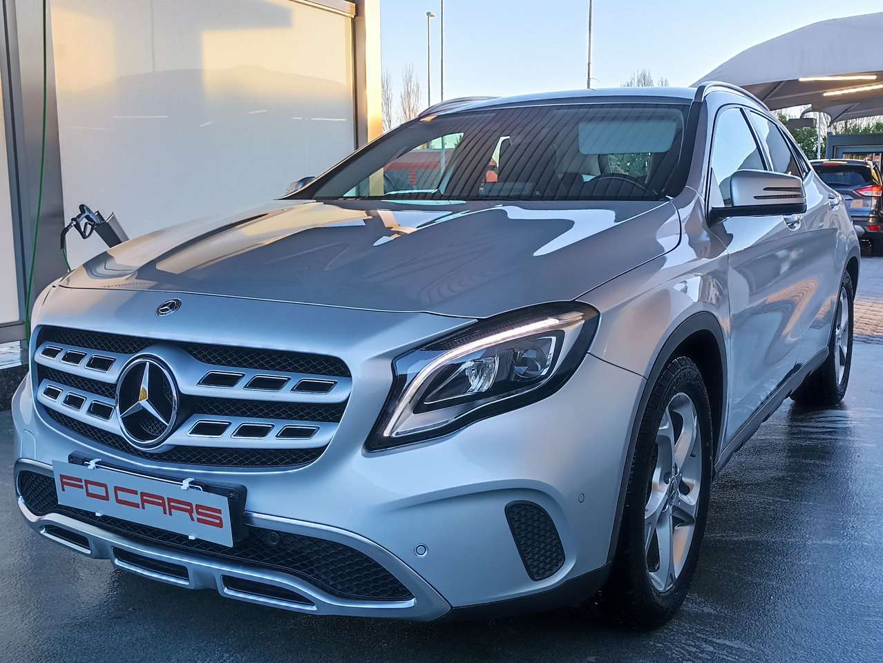 Mercedes-Benz GLA 180 Sport NAVI-LED-KAMERA-PDC-18"-SEDILI RISCALDABILI