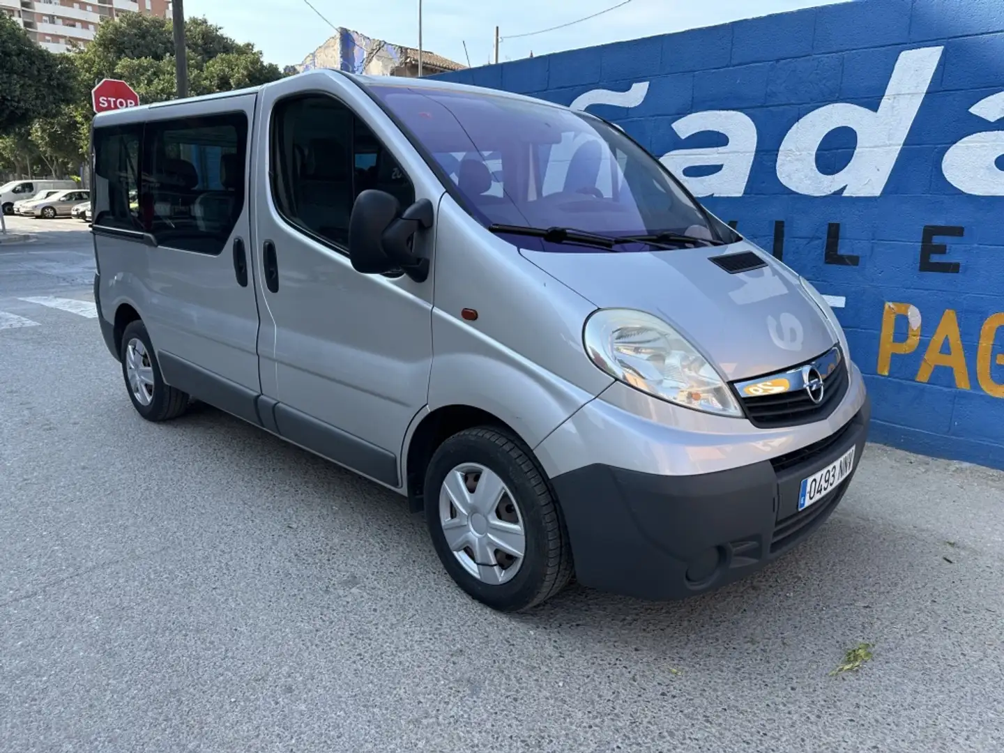 Opel Vivaro Com9 2.0 29 Edition L2 Total Acrist. 114 E5 Plateado - 1