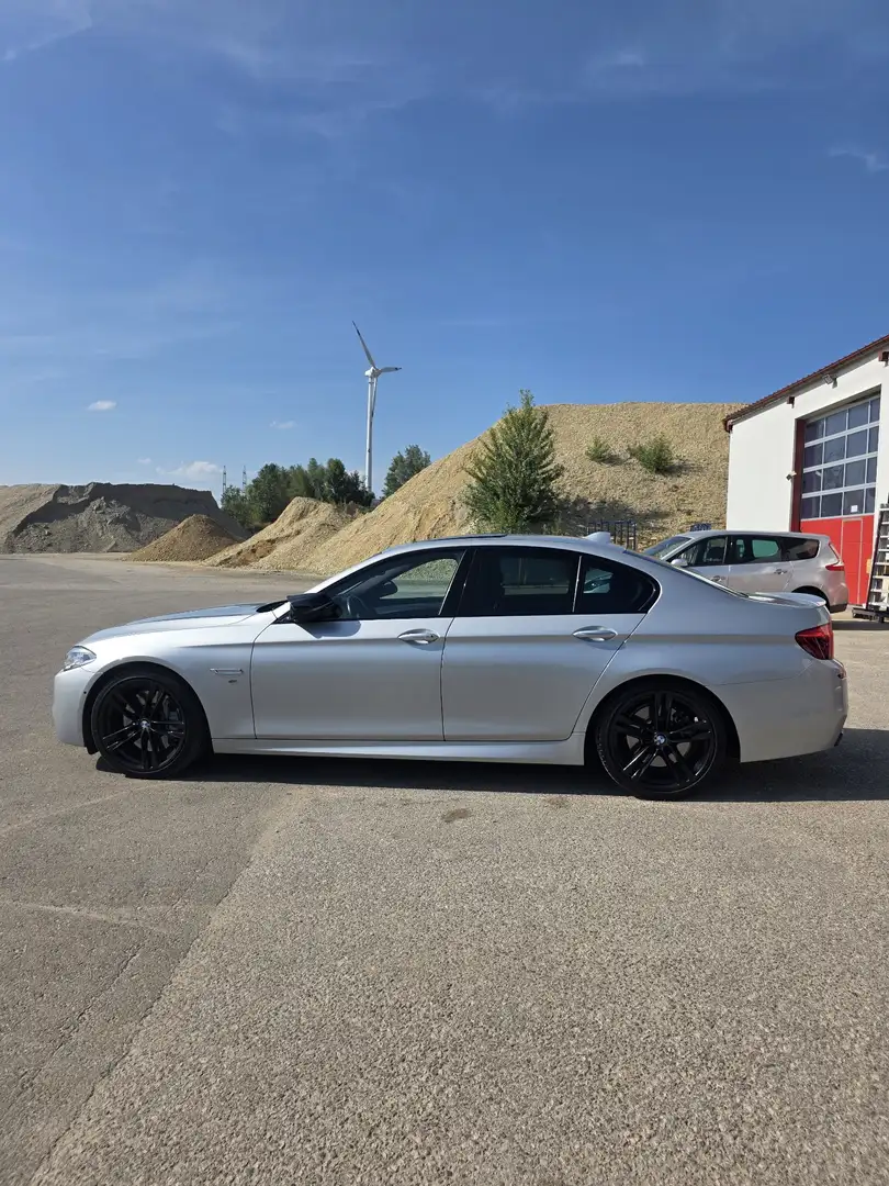 BMW M550 M550d xDrive Sport-Aut. Silber - 2